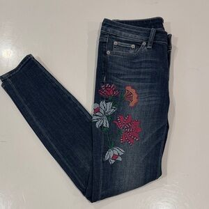 2/35$ ❤️ CeCe Dark Blue Skinny Jeans with Floral Embroidery